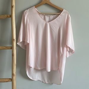 The impeccable pig pink flowy blouse Sz Medium
